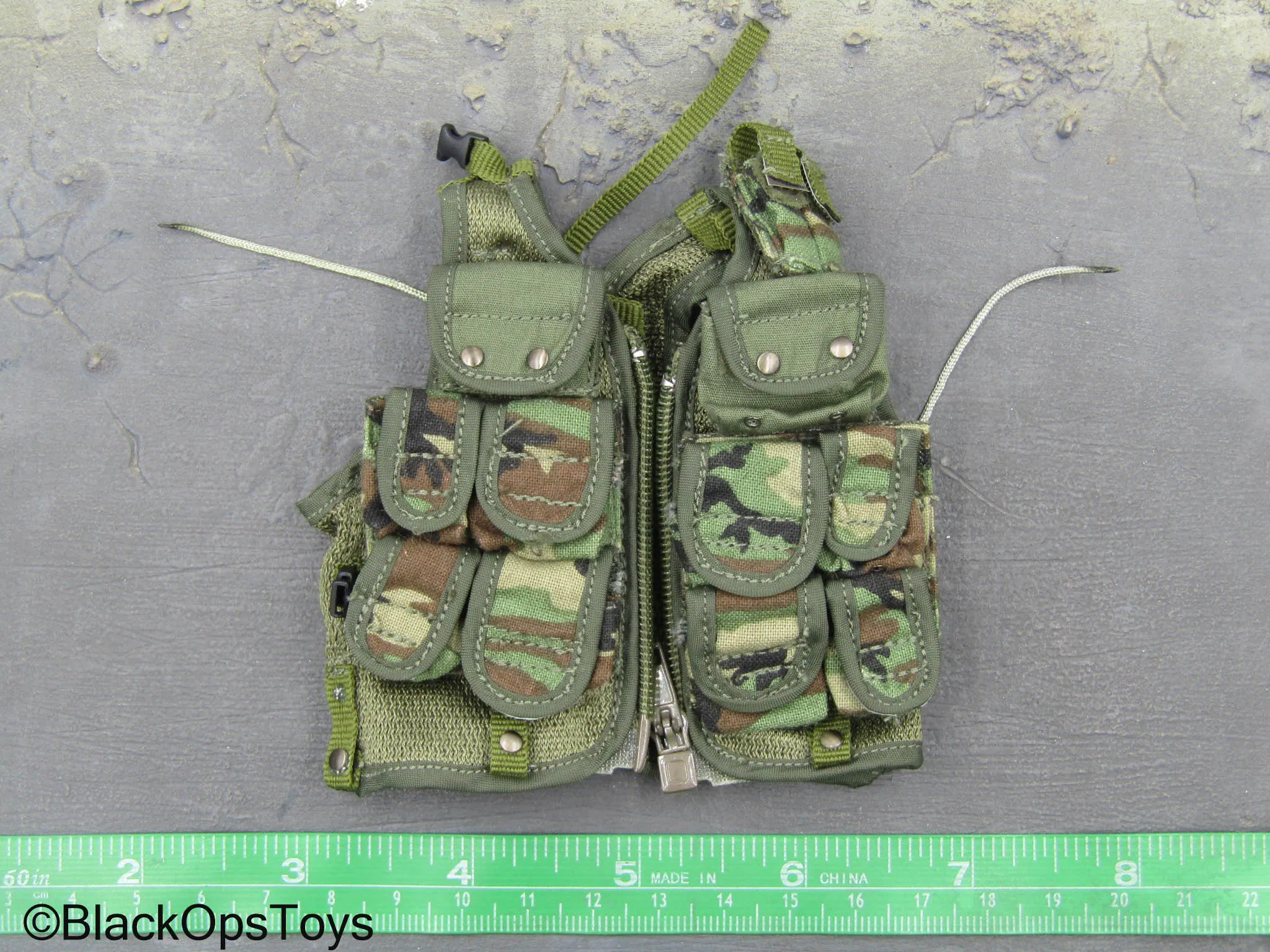 Hot Toys - VBSS Hong Kong Exclusive 100 Units WW - Woodland Combat Vest