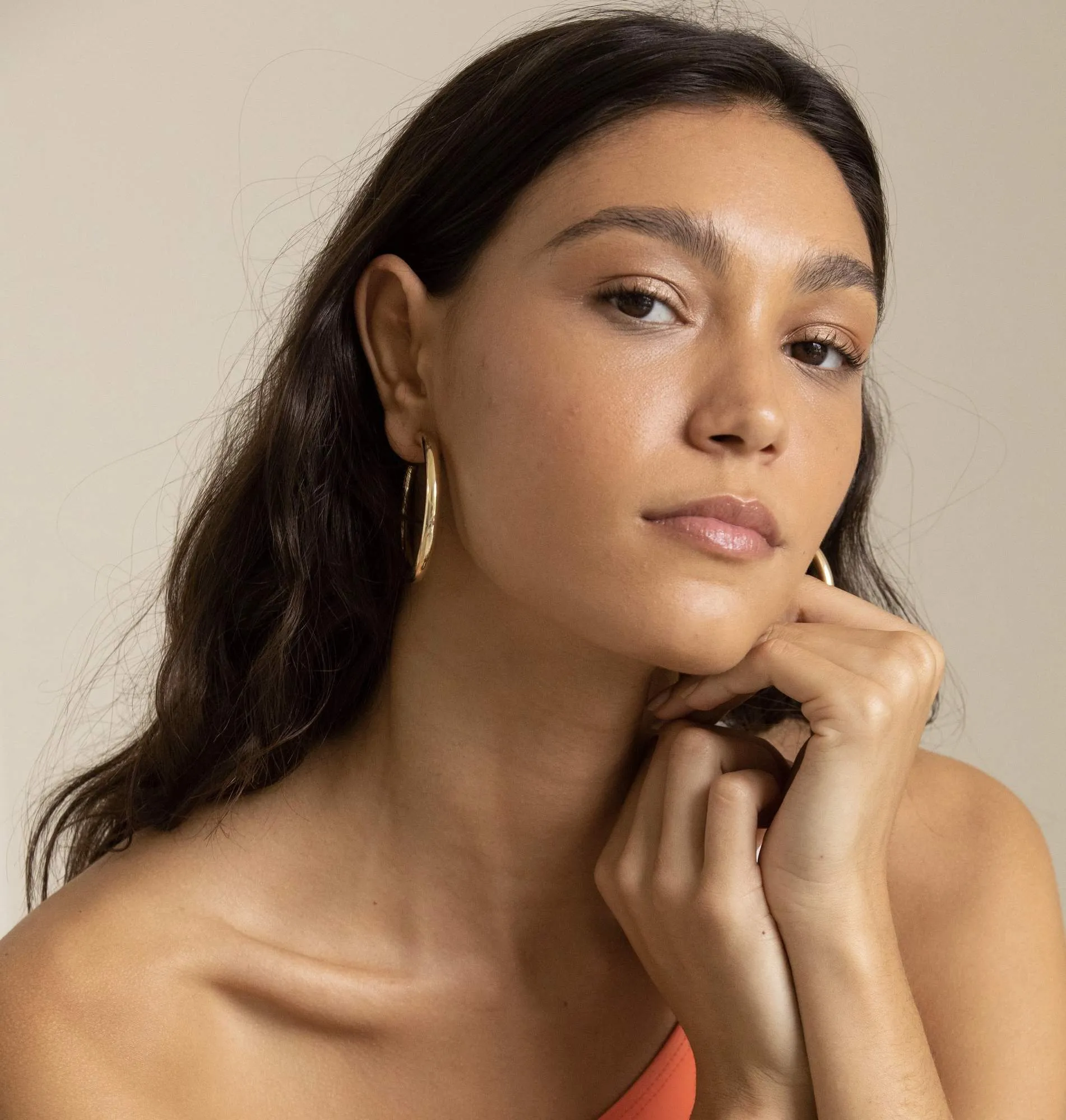 Jennifer Zeuner - Lou Medium Hoop Earrings in 14k Yellow Gold Plated Silver