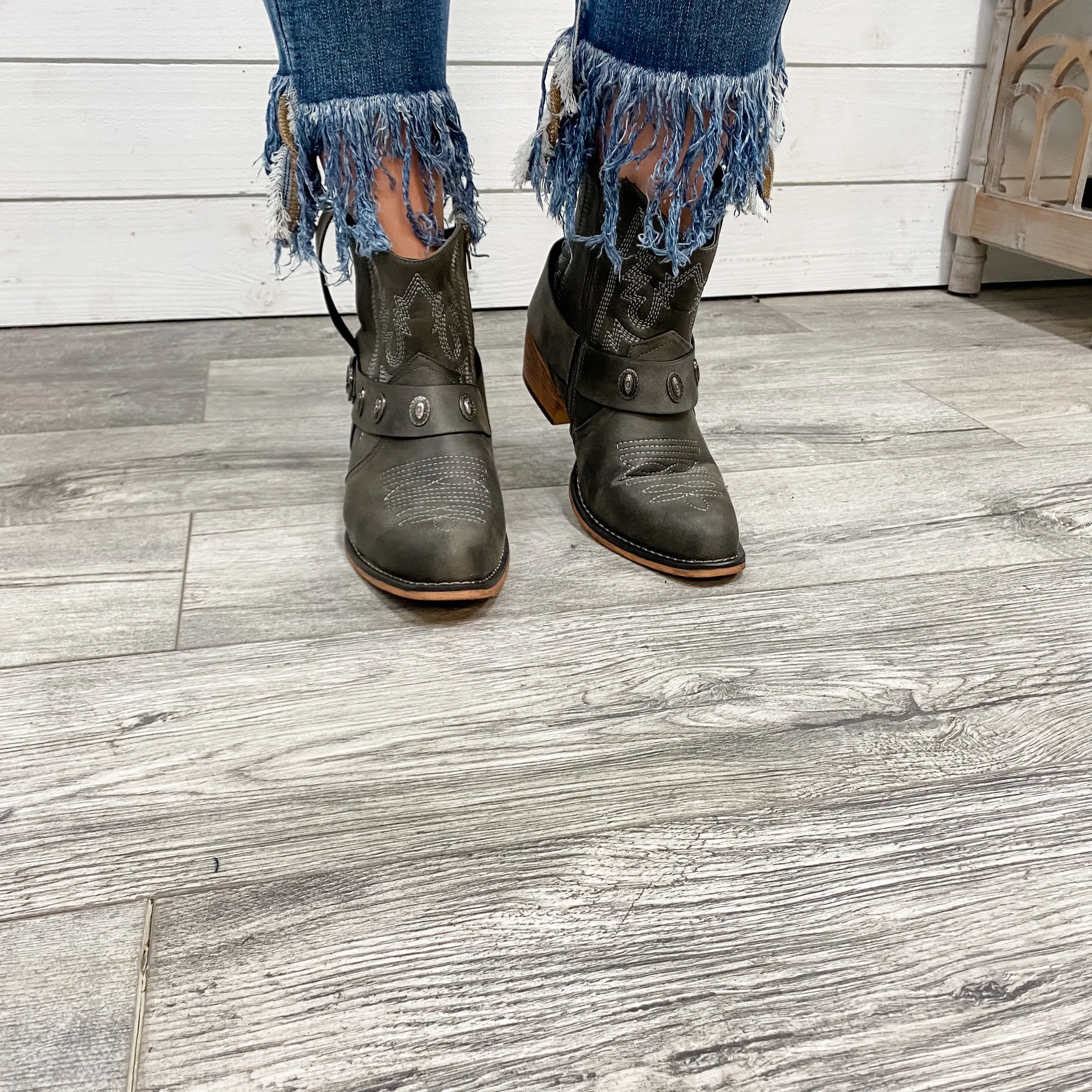 Pierre Dumas "Kaylee" Western Style Bootie (Charcoal)