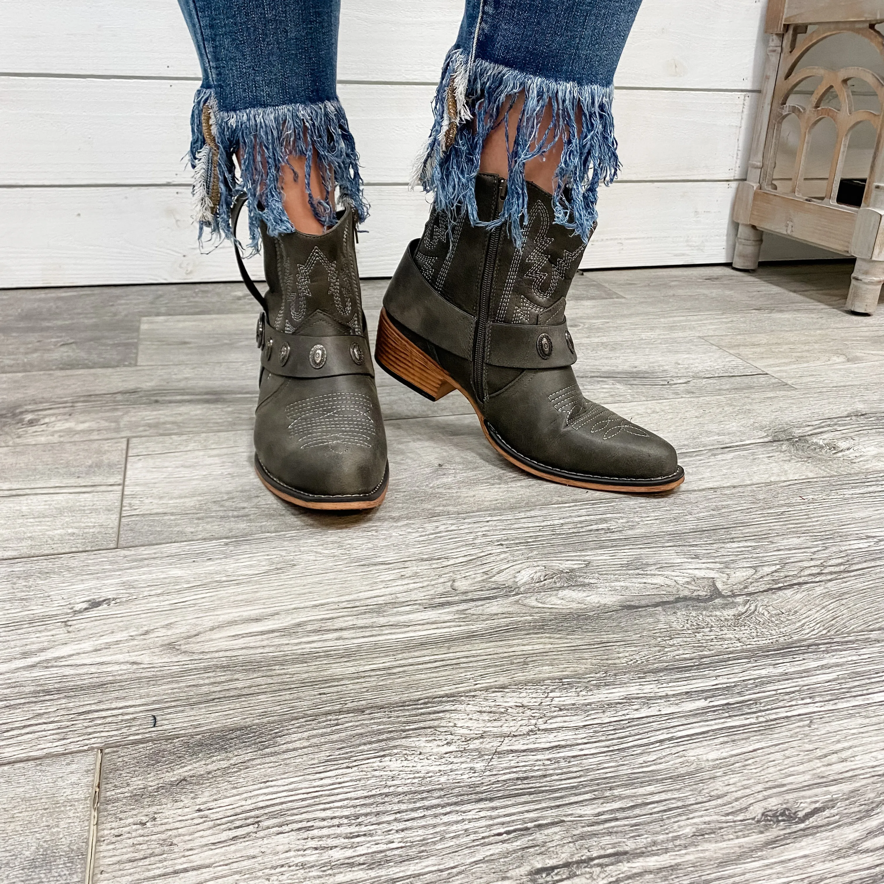 Pierre Dumas "Kaylee" Western Style Bootie (Charcoal)