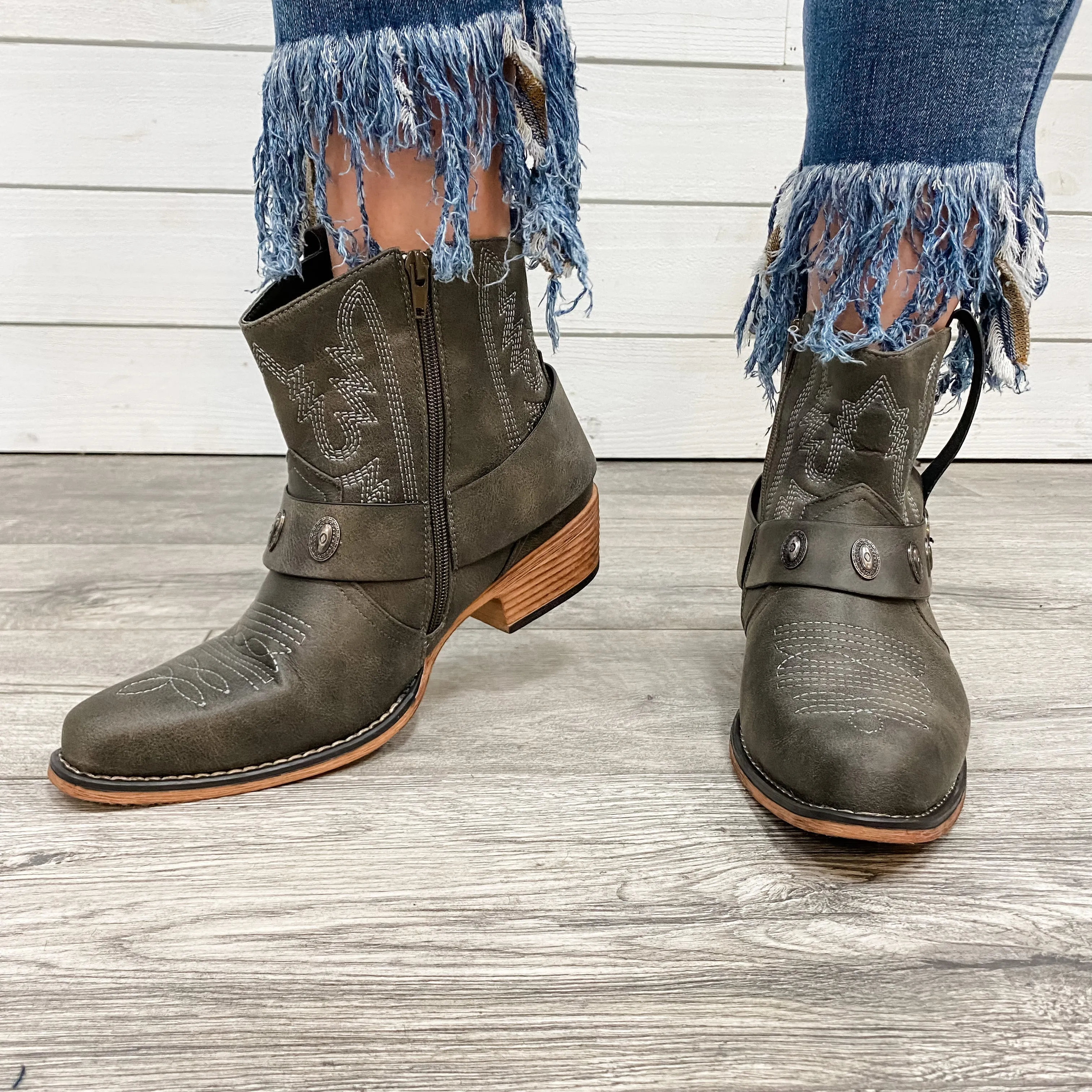 Pierre Dumas "Kaylee" Western Style Bootie (Charcoal)